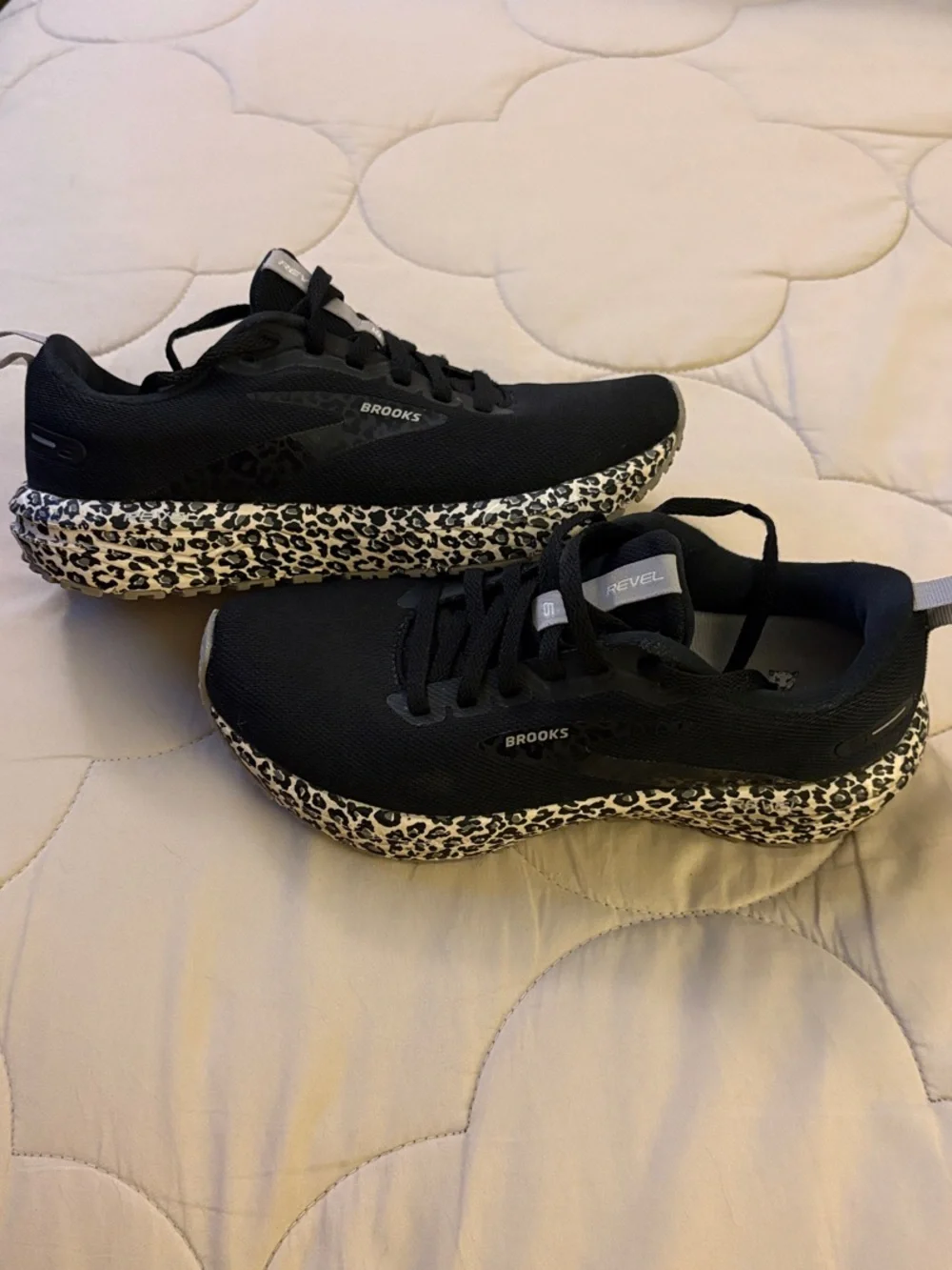 Brooks Black Sneakers with Leopard-Print Midsole - Picture 3 of 5